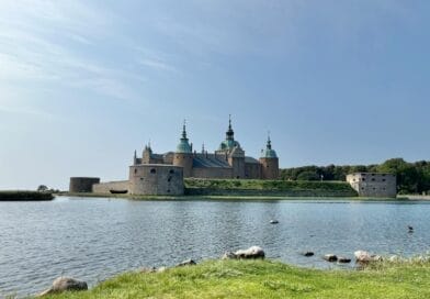 Stunning view of Kalmar Castle with its reflection in the water on a clear summer day.