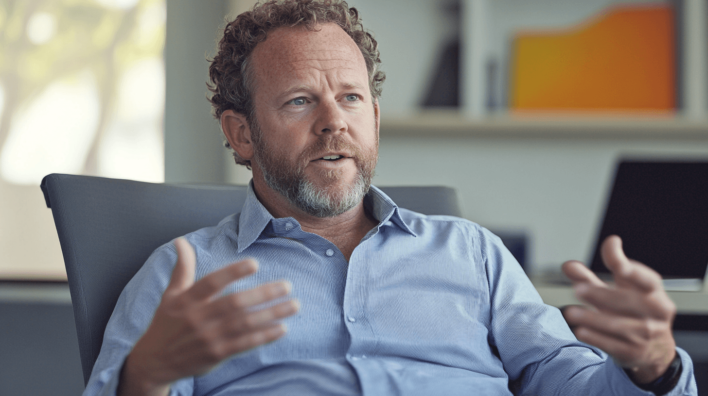 Midcent: En medelålders man i ett modernt kontor, iklädd skjorta, med engagerad kroppsspråk. Fokus på affärsstrategi och professionell kommunikation. Lämpar sig för industriellt ledarskapstema. Kategori: Ekonomi.