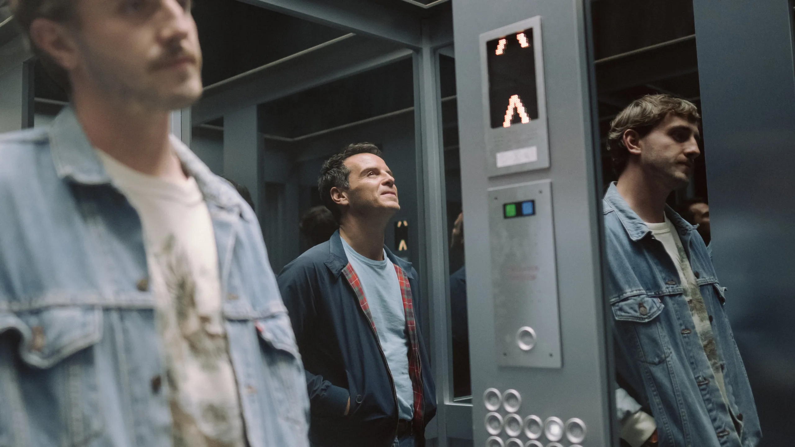 All of Us Strangers: Spöken från förr, älskare i nuet