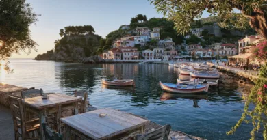 Resa, Grekland, kust, hamn, solnedgång, traditionella båtar, pittoreska hus, avkoppling, natur, restaurang, vacker utsikt.