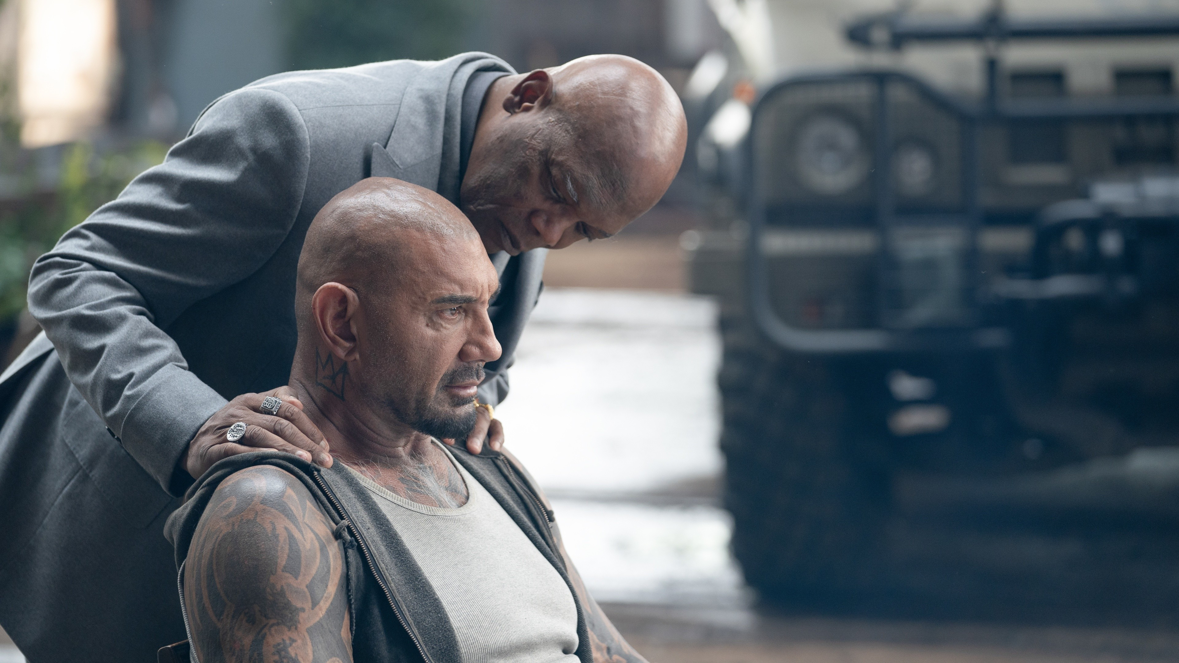 Bautista Jagar Mona Lisa i Postapokalypsen – Afterburn är Vildare än din Värsta Bakfylla