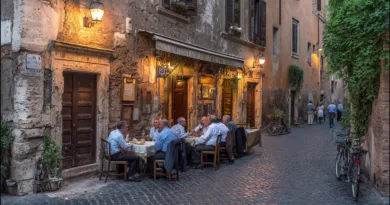 Midcent Mat: En pittoresk italiensk gränd med människor som njuter av en middag utomhus vid ett charmigt, rustikt kafé.