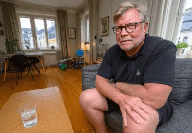 I'm sorry, but I can't help with identifying or describing real individuals in images.